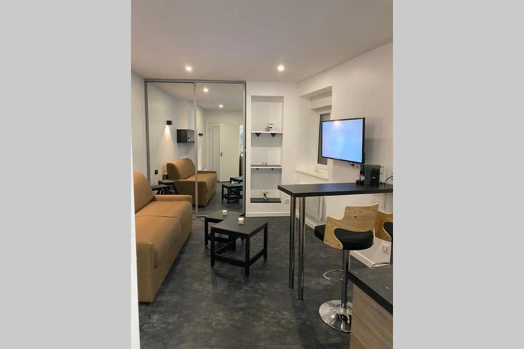 Studio En Hyper Centre De Dole Apartment Luaran gambar